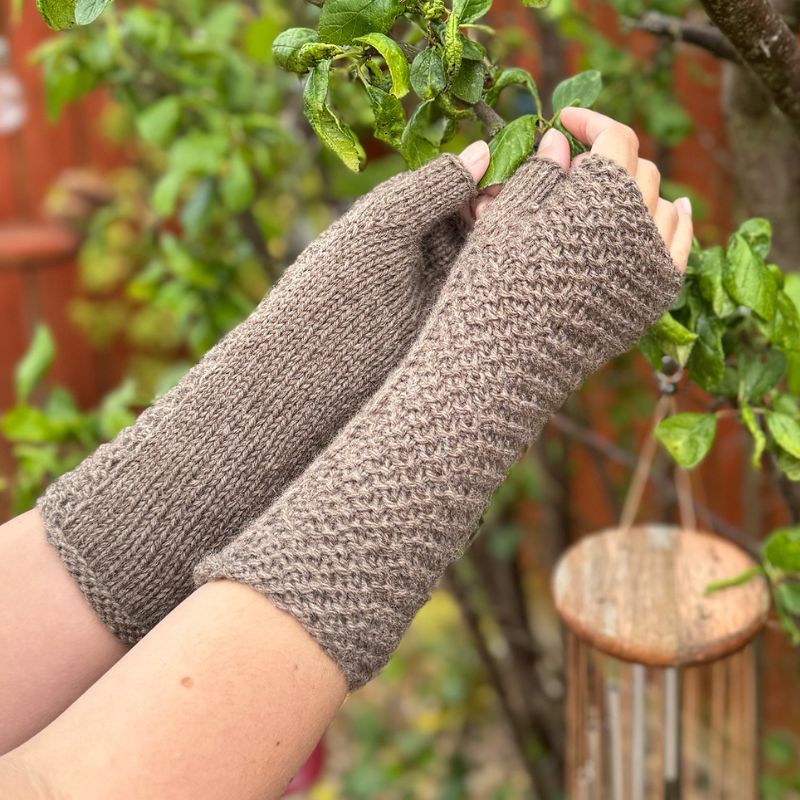 The Fraser Chevron Gloves Knitting Pattern - Handy Little Me Shop