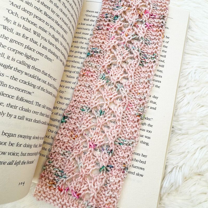 Lover Bookmark Knitting Pattern