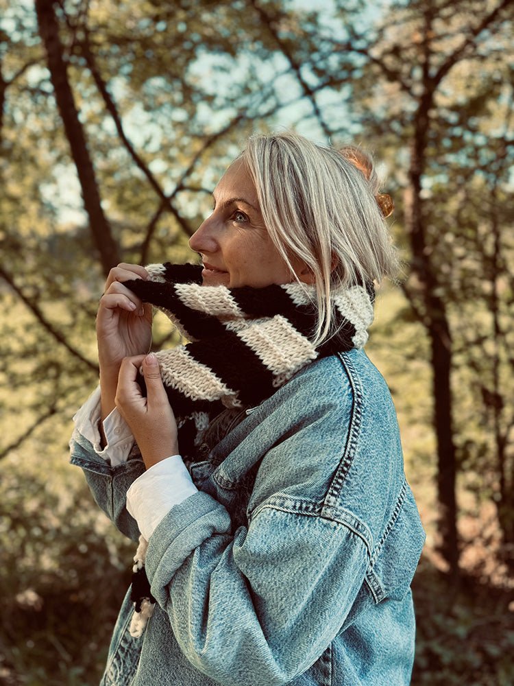 Black and White Skinny Scarf Knitting Pattern - Handy Little Me Shop