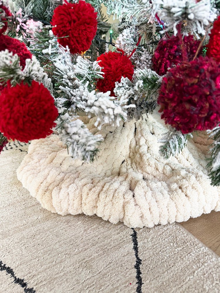 Chunky Christmas Tree Skirt Knitting Pattern (Large Yarn) - Handy Little Me Shop