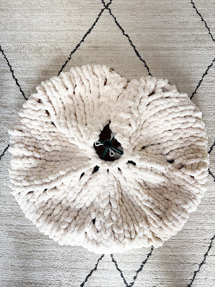 Chunky Christmas Tree Skirt Knitting Pattern (Large Yarn) - Handy Little Me Shop