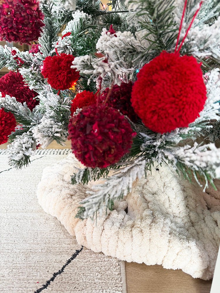 Chunky Christmas Tree Skirt Knitting Pattern (Large Yarn) - Handy Little Me Shop
