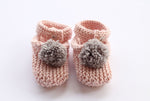 Baby slippers with pom pattern