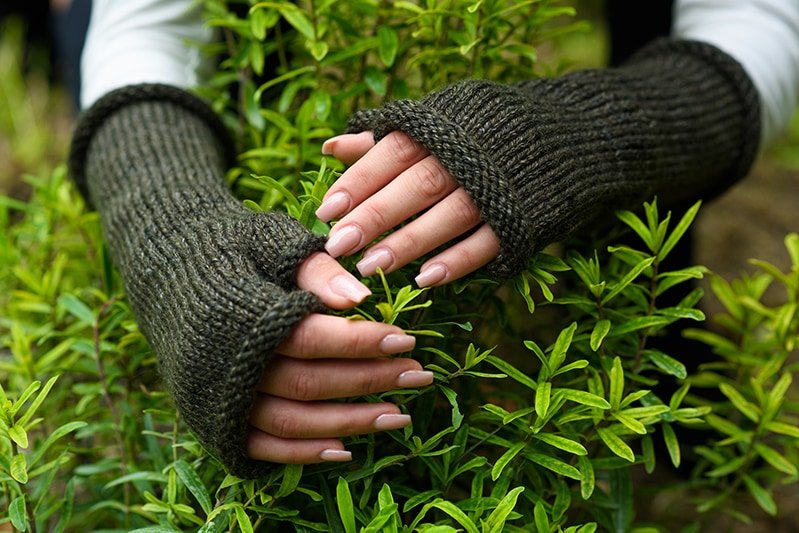 Outlander Brianna green knitted fingerless gloves