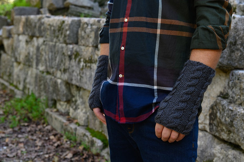 Cable knit mens fingerless gloves