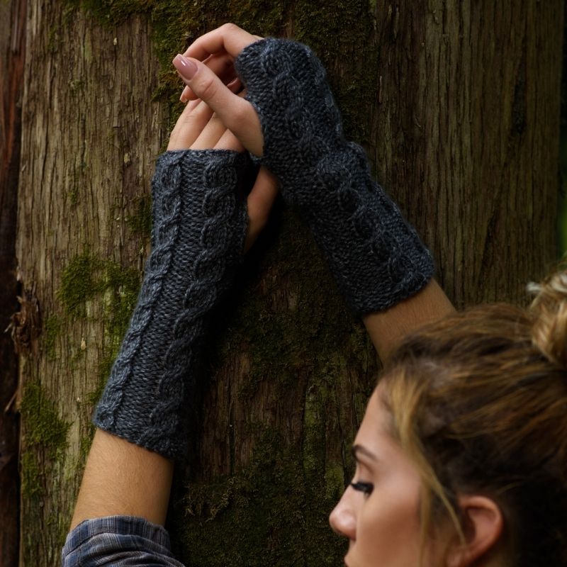 Geillis Fingerless Gloves Knitting Pattern
