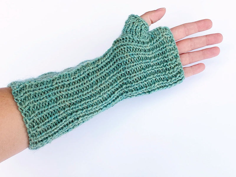 Green cable fingerless mitt