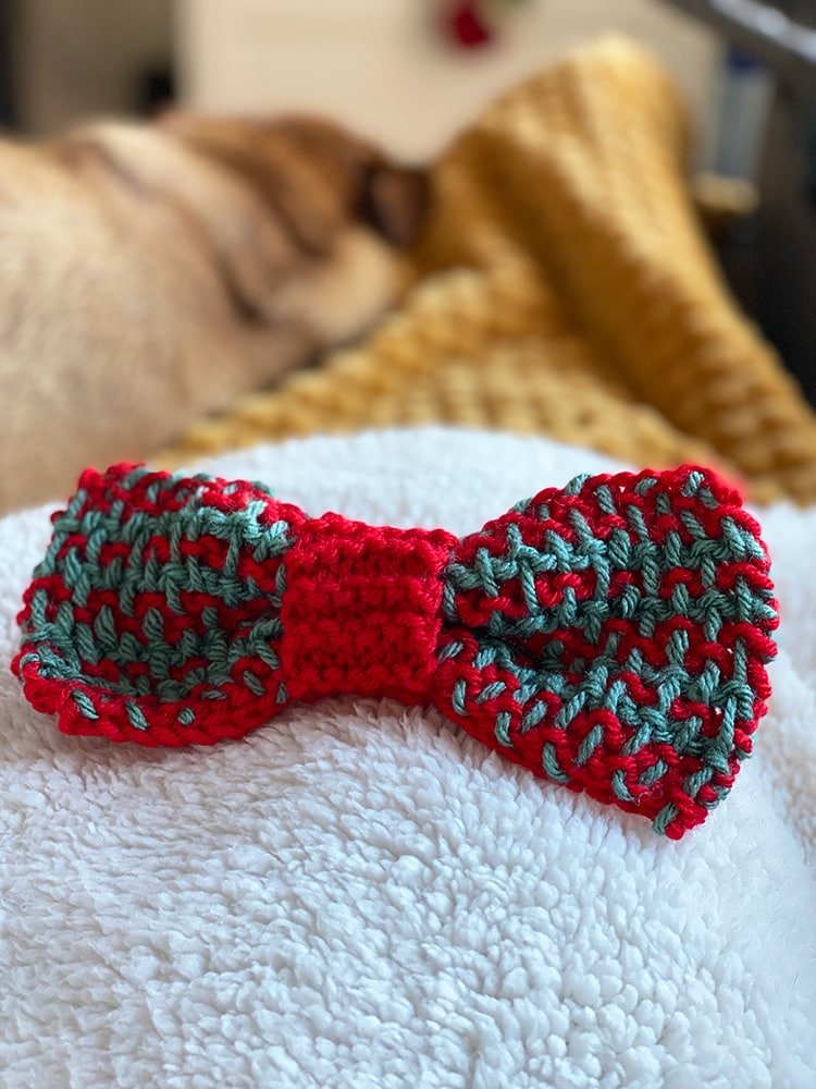 Knitted bow tie red and green chunky yarn