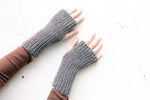 Ribbed fingerless gloves