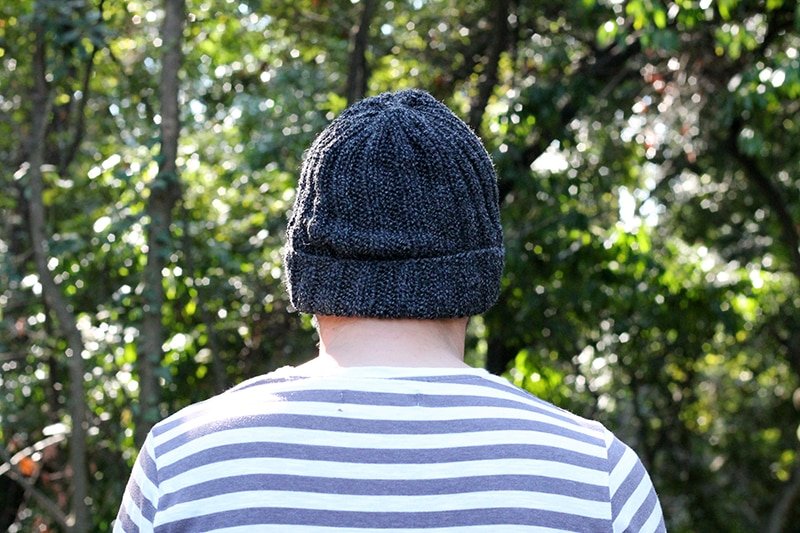 back view of mariners knit hat