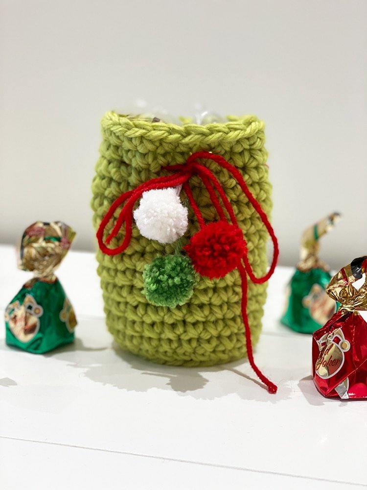 Christmas crochet gift bag in green yarn