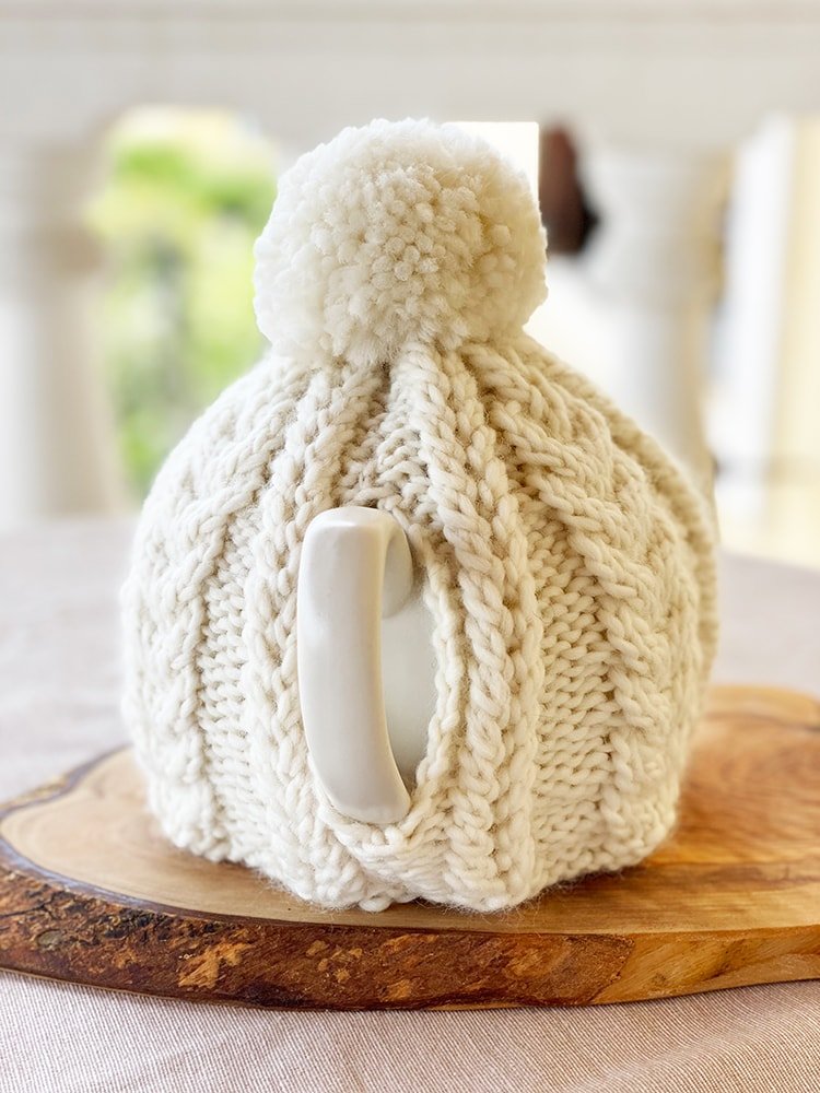 Cable knit teapot cozy handle view